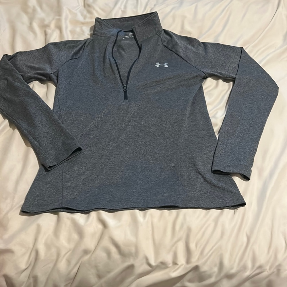 Long sleeve gray under armor shirt